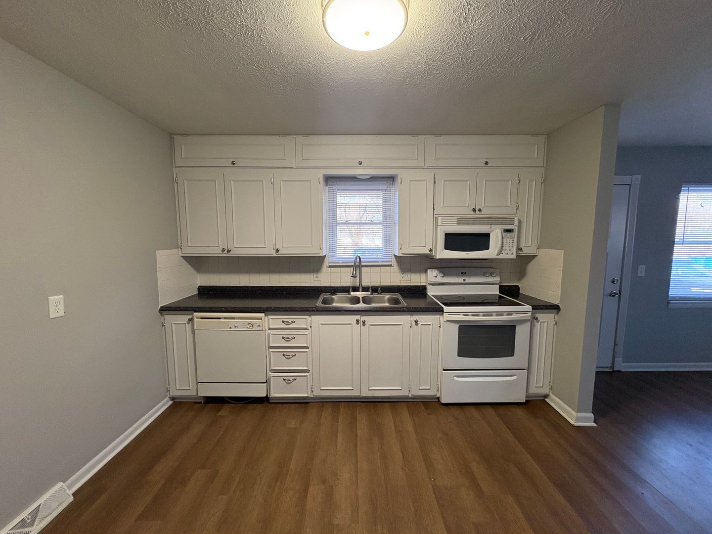 1164 S Hillcrest Ave, Springfield, MO 65802 - Photo 2