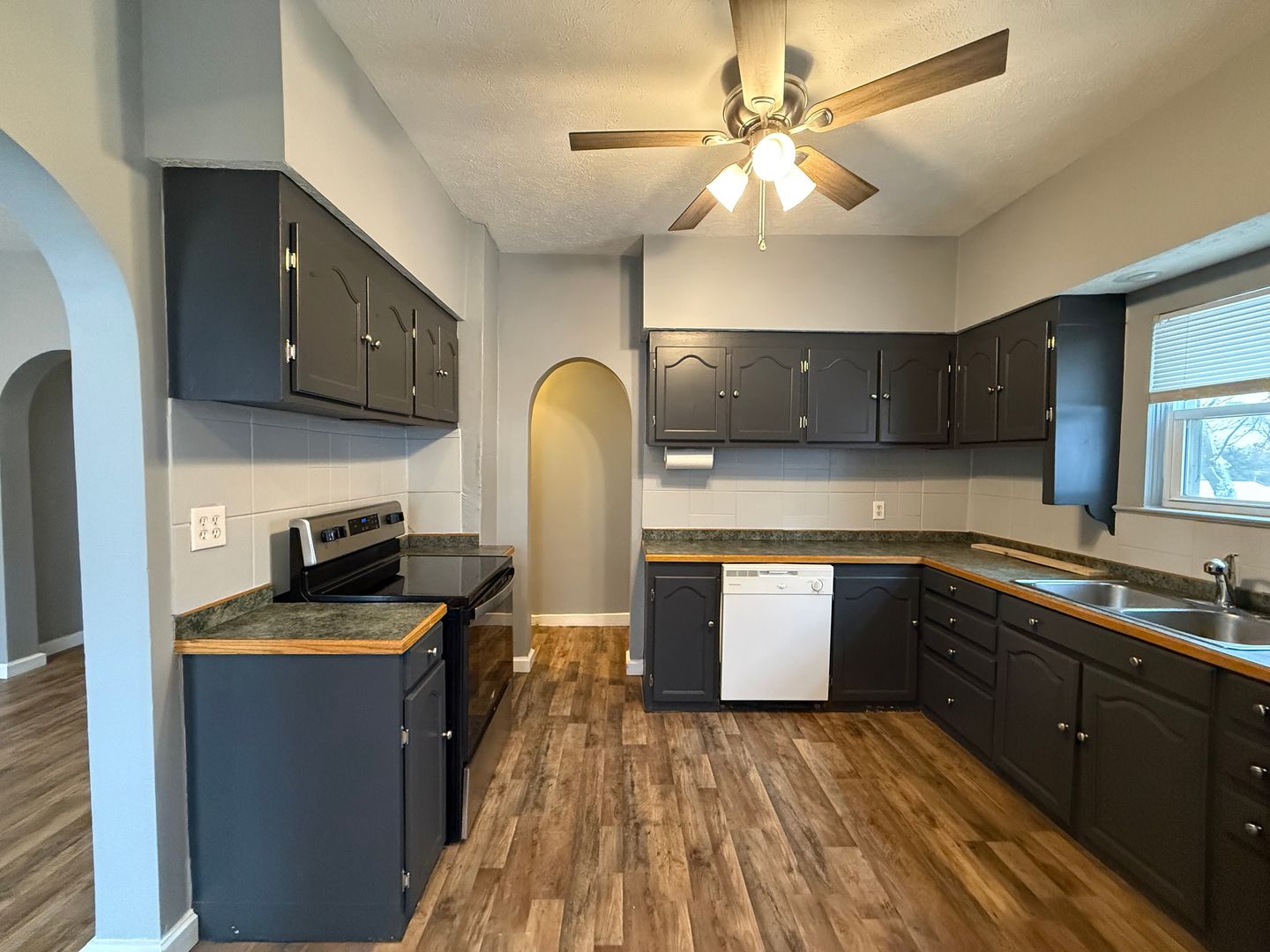 1031 W Turner St, Springfield, MO 65803 - Photo 4