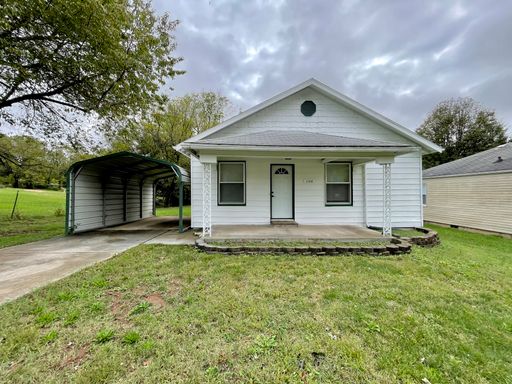 1104 S Oak Park, Springfield, MO 65802