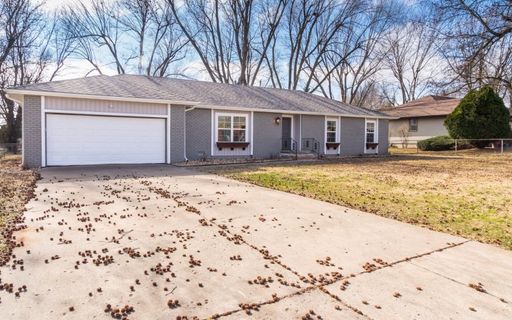 1380 E Deerfield, Springfield, MO 65804