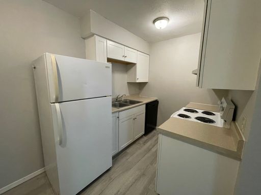 900 S Crutcher, Apt #3 – photo 1