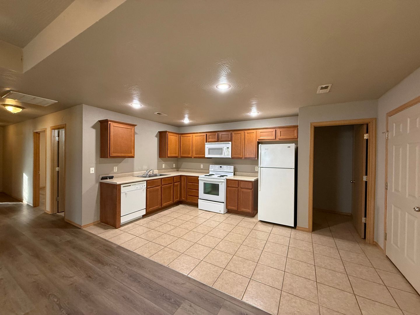 MOVE IN SPECIAL - Photo 3