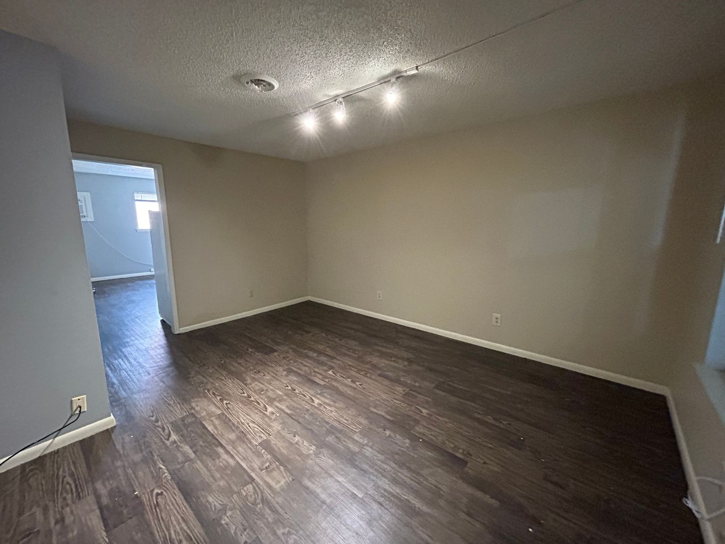 ALL UTILITIES INCLUDED - Photo 2