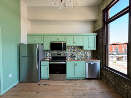 Historic Downtown Apartment – photo 1