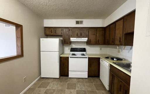 933 S Wildan , Apt #24, Springfield, MO 65802