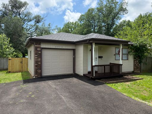 2940 W Walnut St, Springfield, MO 65802