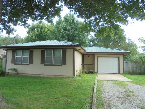 3410 W Maple Dr, Springfield, MO 65807