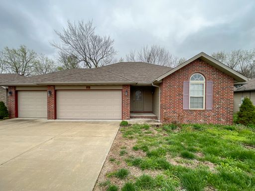 4576 W Greenridge, Springfield, MO 65807