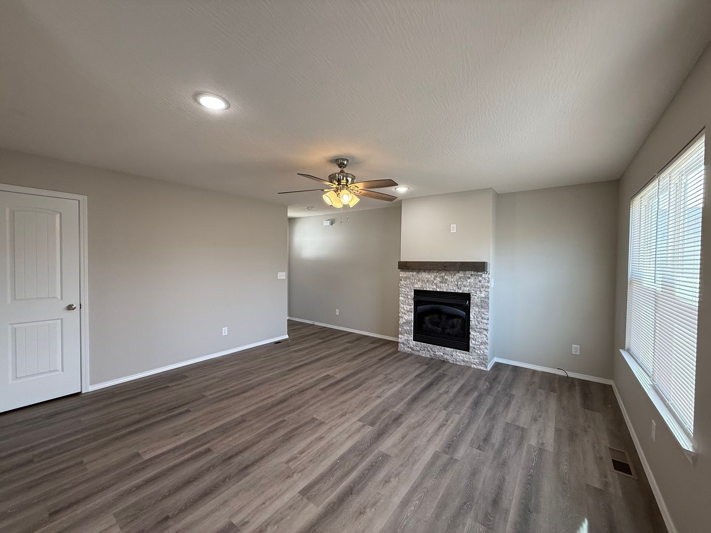 822 E Watermill Cir, Ozark, MO 65721 - Photo 3