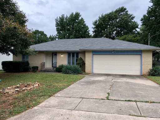 2437 S Virginia, Springfield, MO 65807