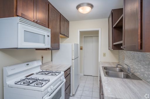 2BR 2nd floor corner unit at Lake West on France! 3028-201 – photo 1