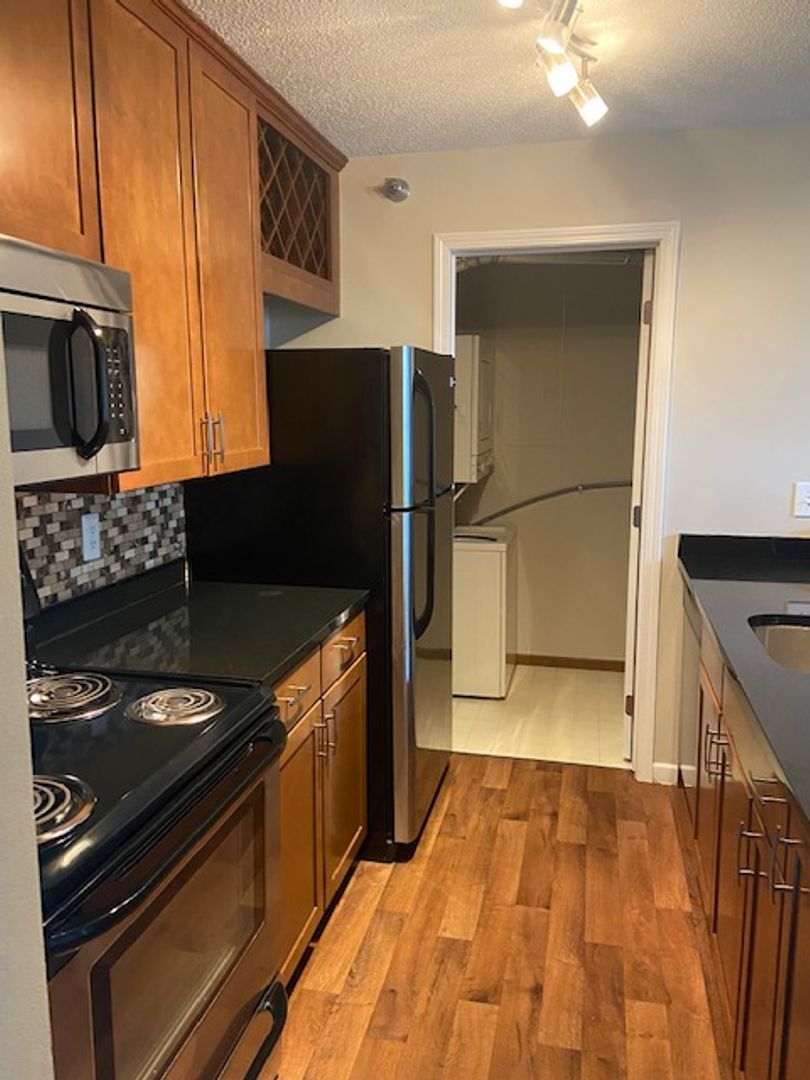 Minnetonka Apartment: 6100 Chasewood Pkwy