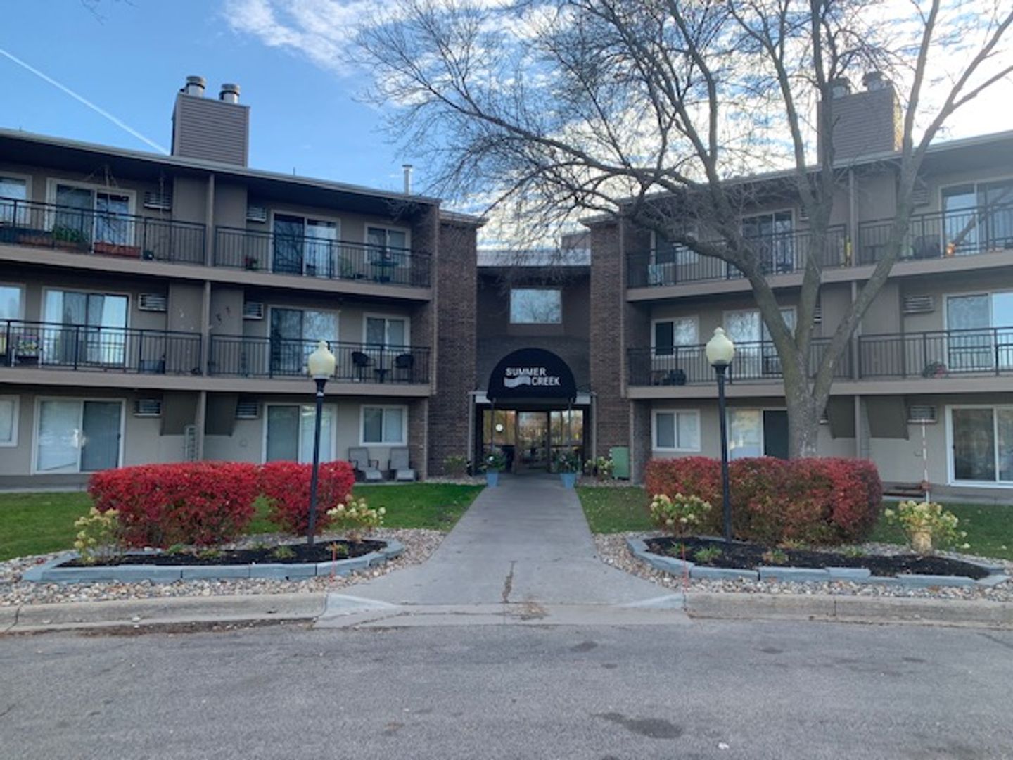 Plymouth Apartment: 3900 Plymouth Blvd