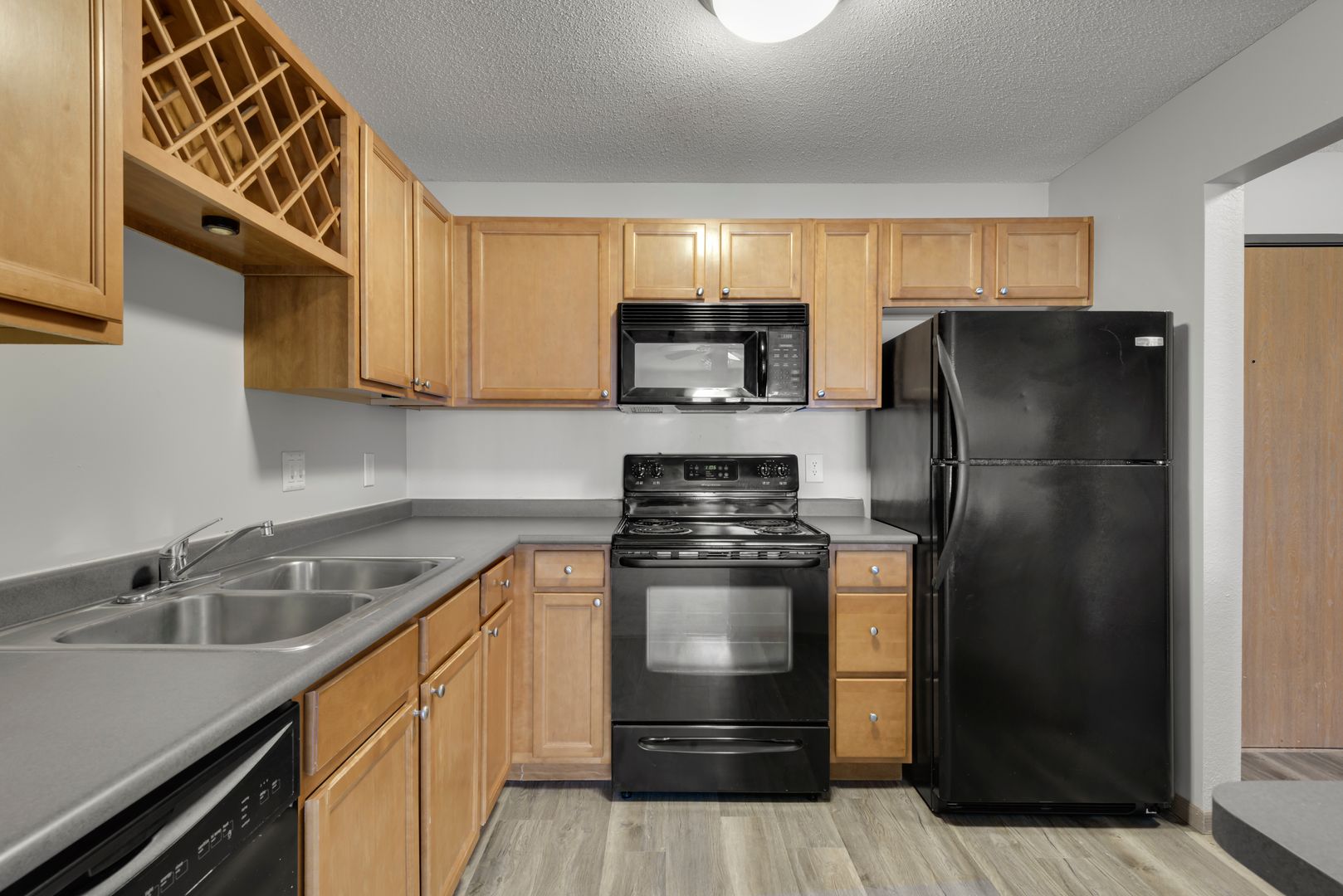 Plymouth Apartment: 3900 Plymouth Blvd