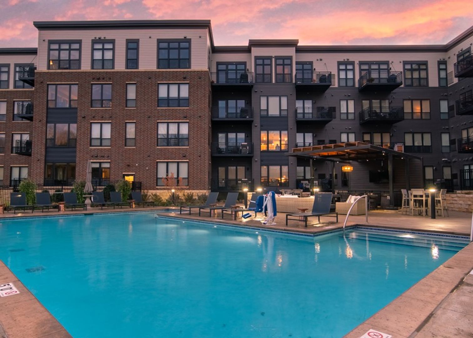 Pool at 96-01 The Reserve at Mendota Village (5 of 5)