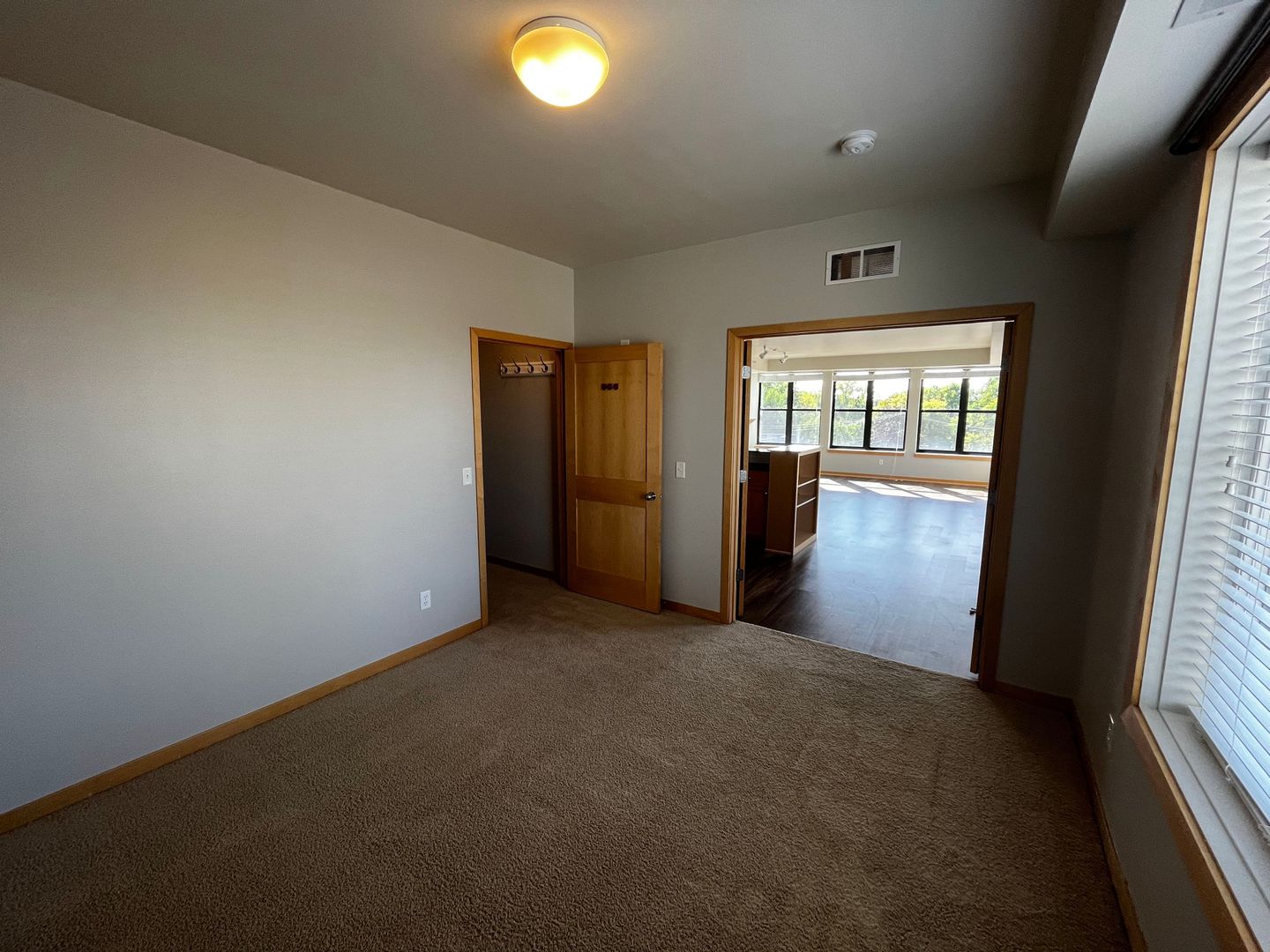 Minneapolis Apartment: 4610 Lake St East