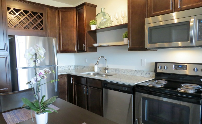 Eagan Apartment: 3435 Promenade Avenue