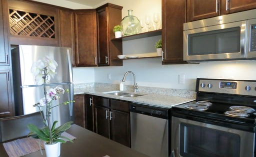 Spacious 1 Bedroom w/ Downtown Views at CityVue Apartments #608 – photo 1