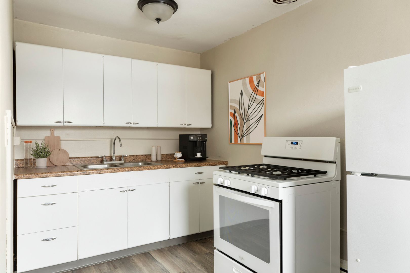 St. Paul Apartment: 569 Cleveland Avenue South