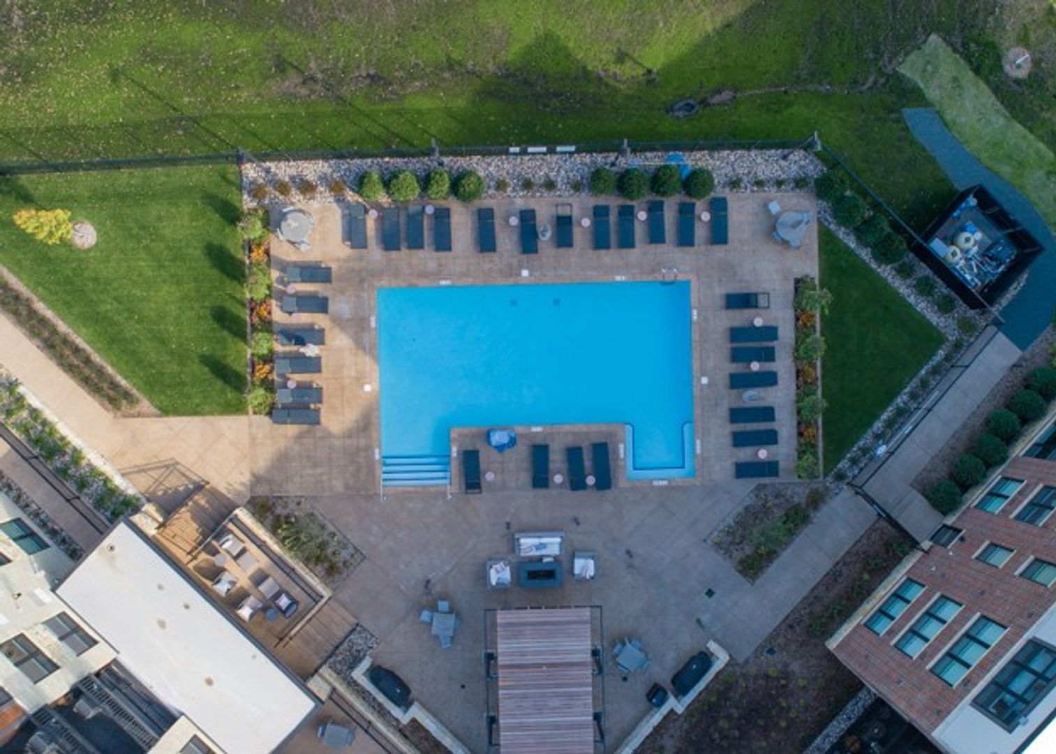 Pool at 96-01 The Reserve at Mendota Village (4 of 5)