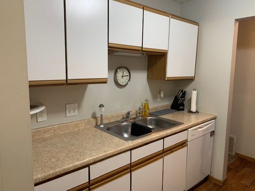 Cozy 2-Level Townhome In Plymouth – photo 1