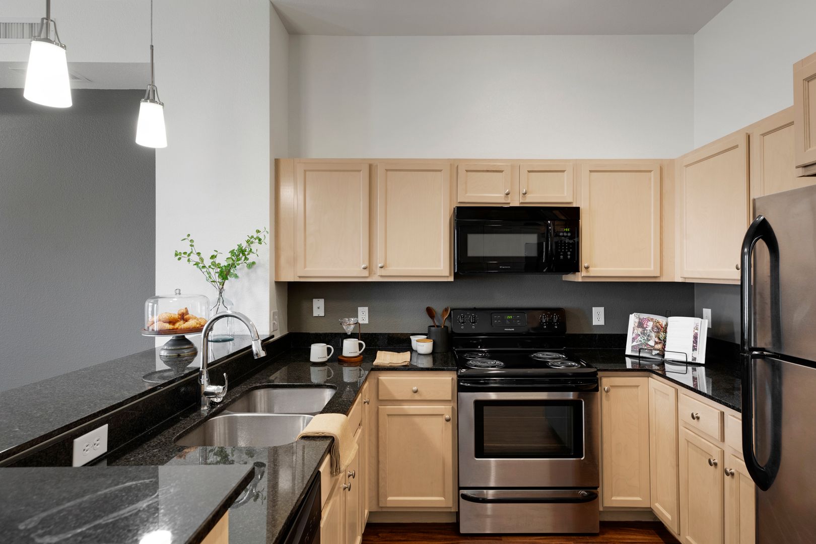 Minneapolis Apartment: 4610 Lake St East