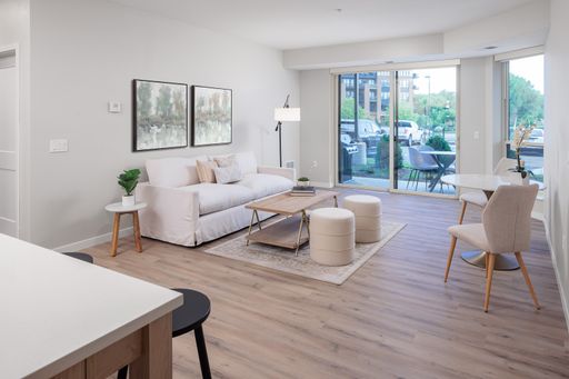 Beautifully Finished One Bedroom Plus Den at The Reserve – photo 1