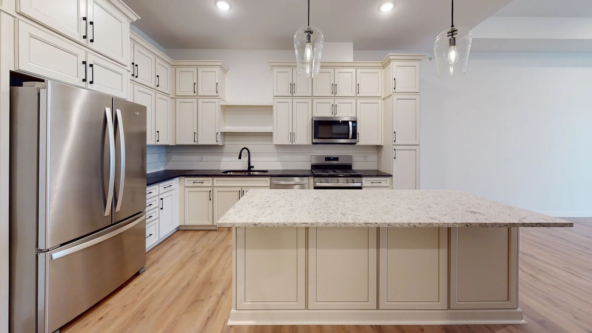 Vadnais Heights Townhome: 400 Oak Grove Lane