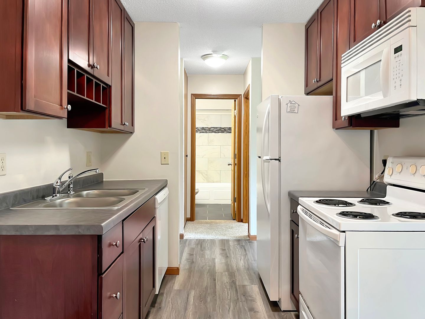 Eagan Apartment: 3898 S Valley View Dr