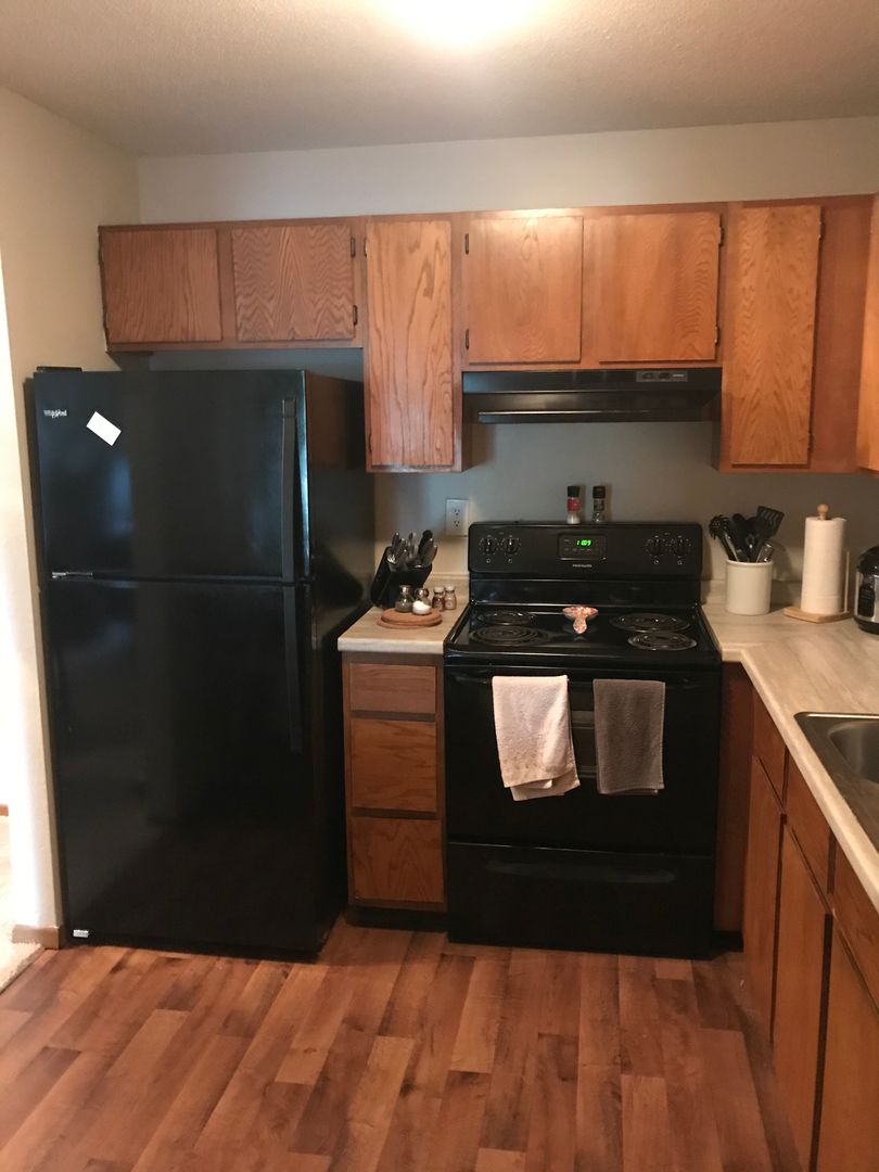Plymouth Apartment: 3900 Plymouth Blvd