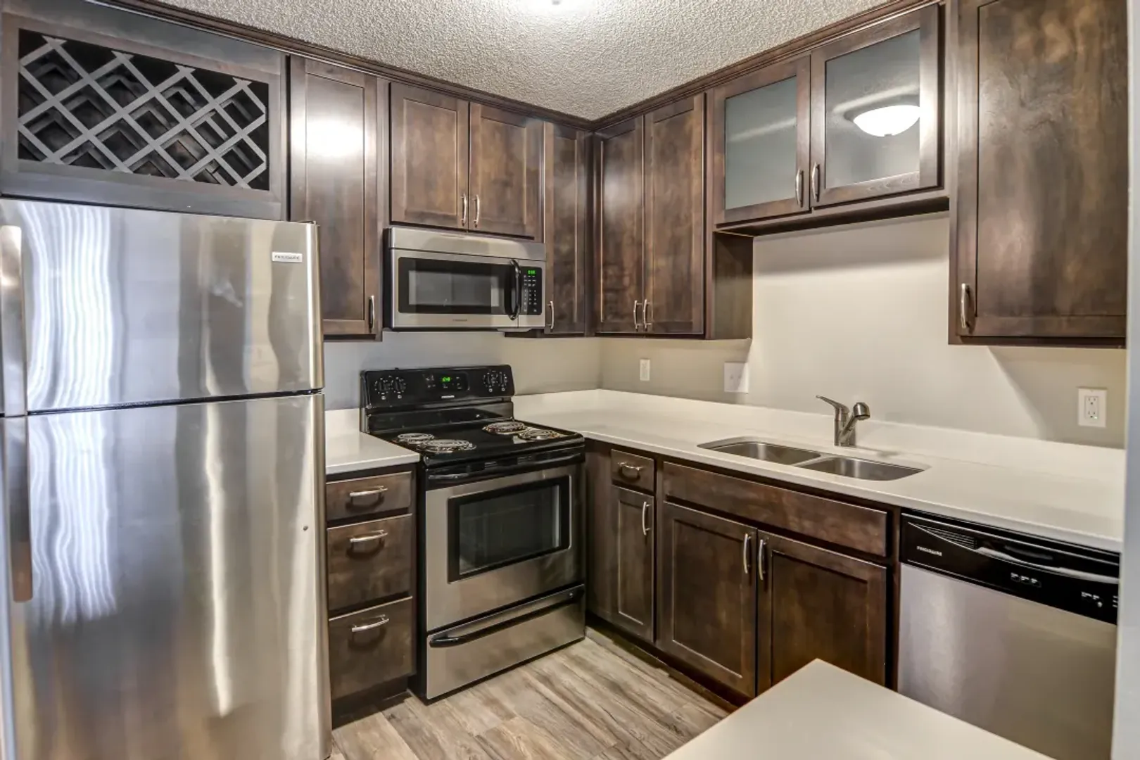 Plymouth Apartment: 3900 Plymouth Blvd