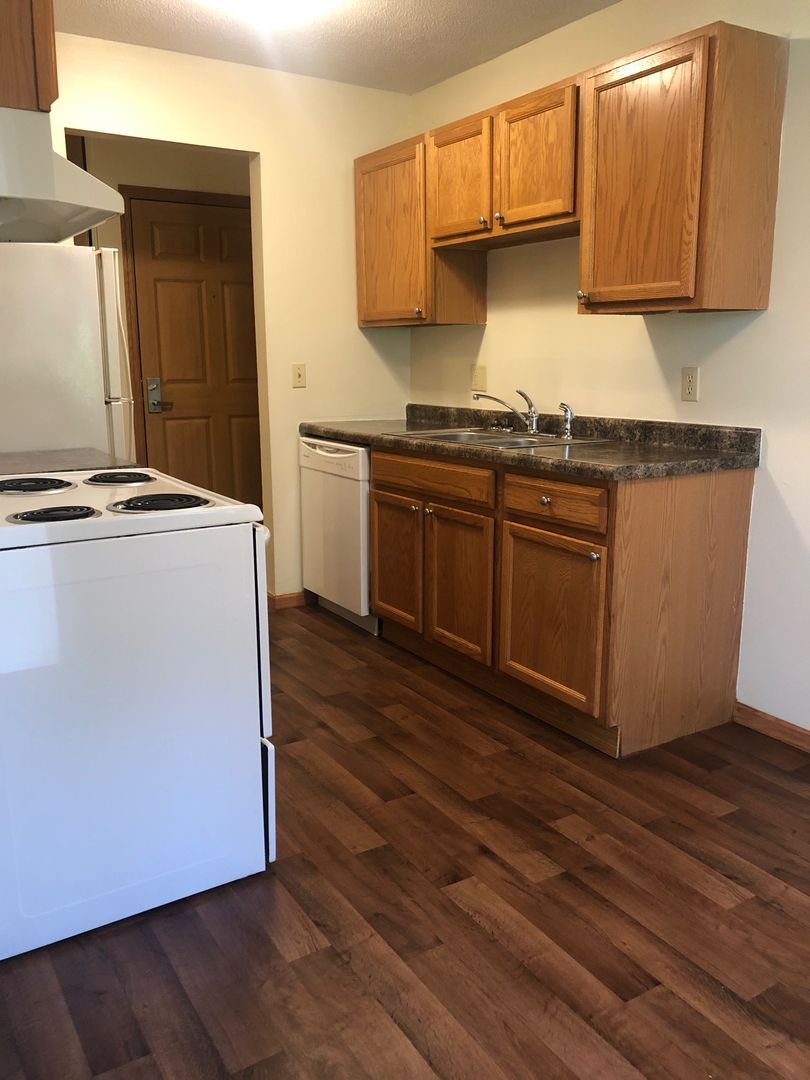 Eagan Apartment: 3898 S Valley View Dr