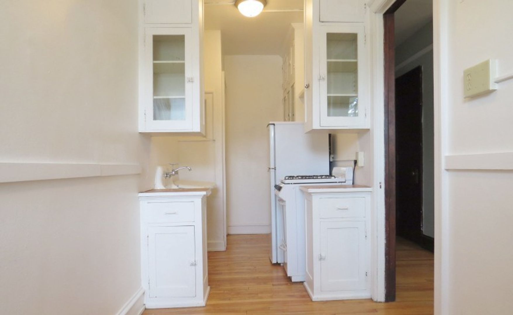 St. Paul Apartment: 682 Grand Ave