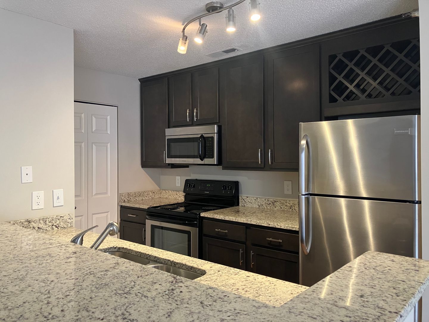 Minnetonka Apartment: 6100 Chasewood Pkwy