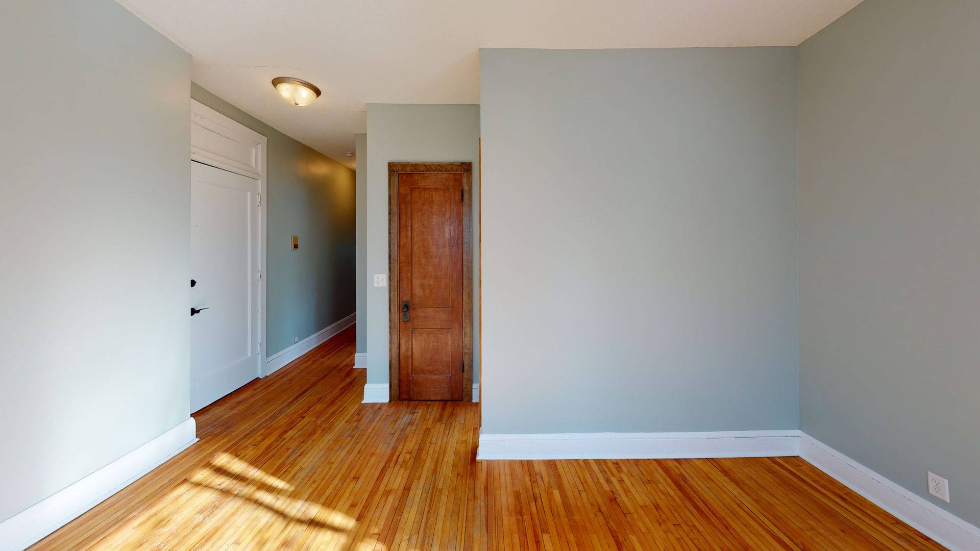 St Paul Apartment: 616 Lincoln Ave.