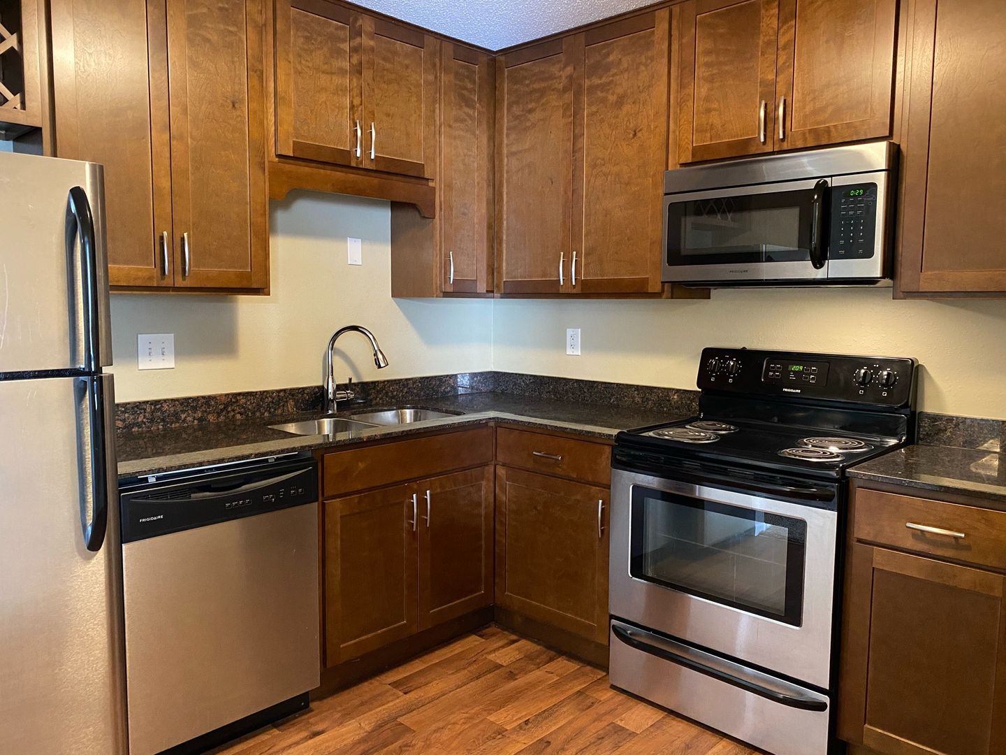 Rosemount Townhome: 14600 Shannon Pkwy