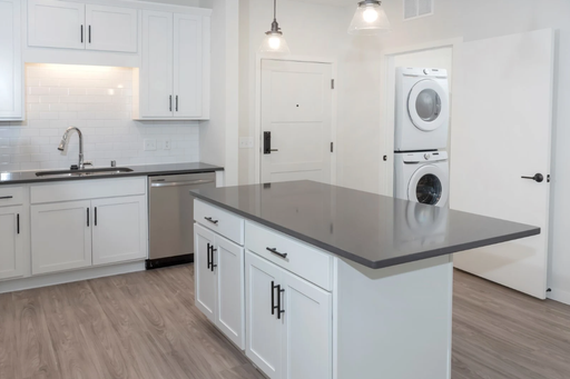 Luxurious Corner Unit 2BR/2BA w/ Walk Out Balcony at Shady Oak Crossing! - 209 – photo 1