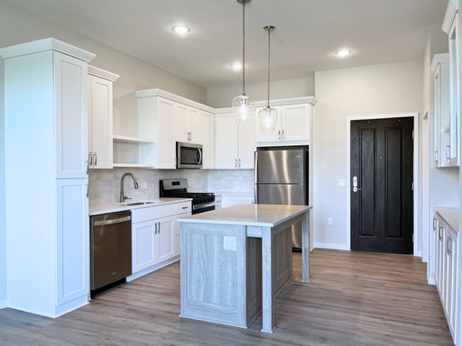 Corner Two Bedroom with a Spacious Balcony - The Retreat #325 | *ONE-MONTH FREE* – photo 1