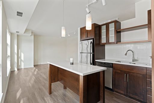 Bright Top Floor One Bedroom Apartment Home at Boatworks Commons