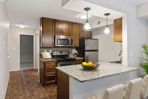 Updated 3 Bedroom/2 Bath @ Waterford Place Townhomes! – photo 1