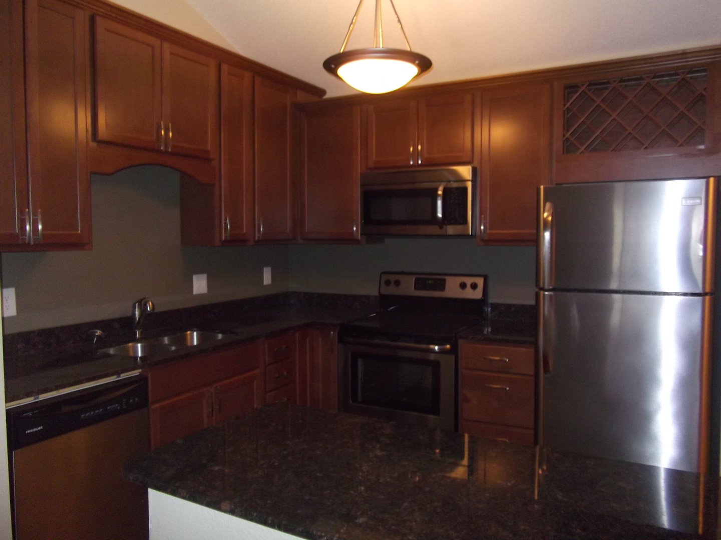 Plymouth Apartment: 3900 Plymouth Blvd