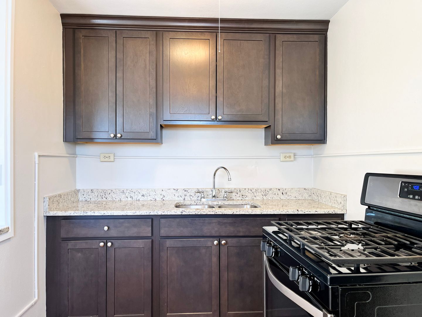 St. Paul Apartment: 569 Cleveland Avenue South