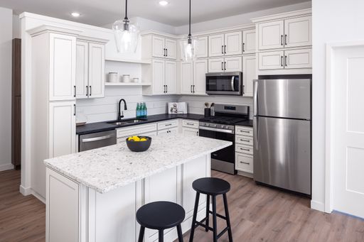 Sparkling One-Bedroom Apartment with Private Deck in Vadnais Heights!