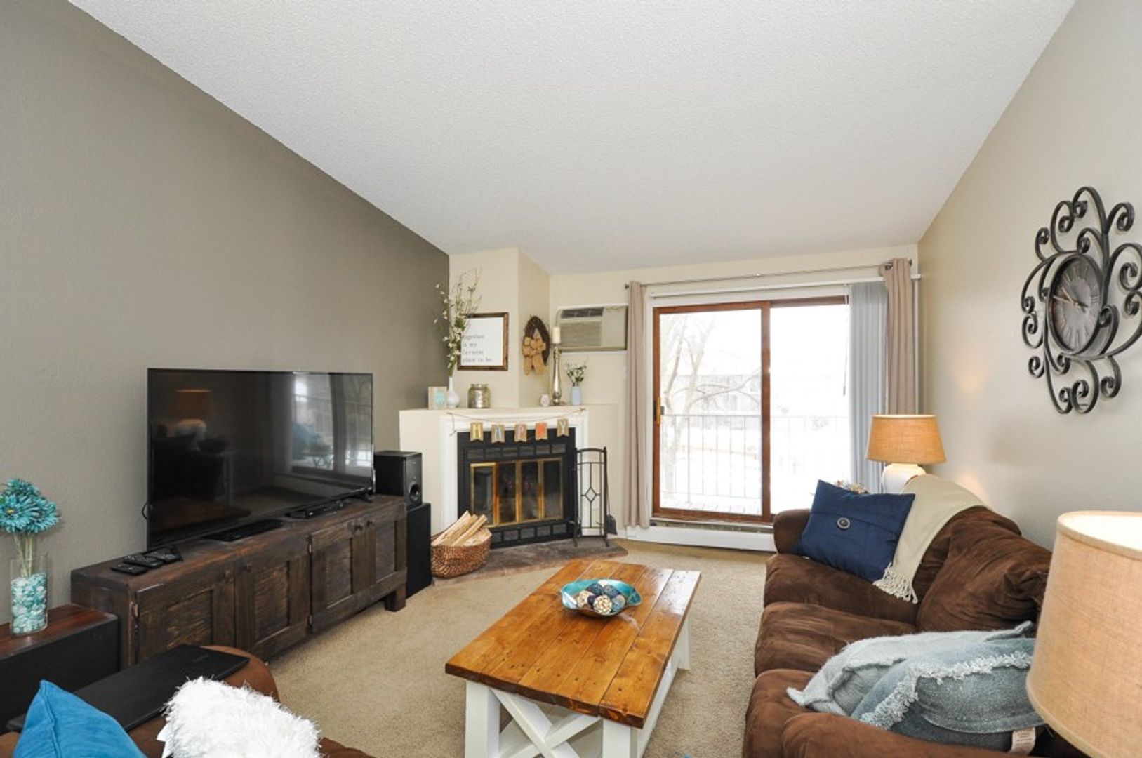 Plymouth Apartment: 3900 Plymouth Blvd