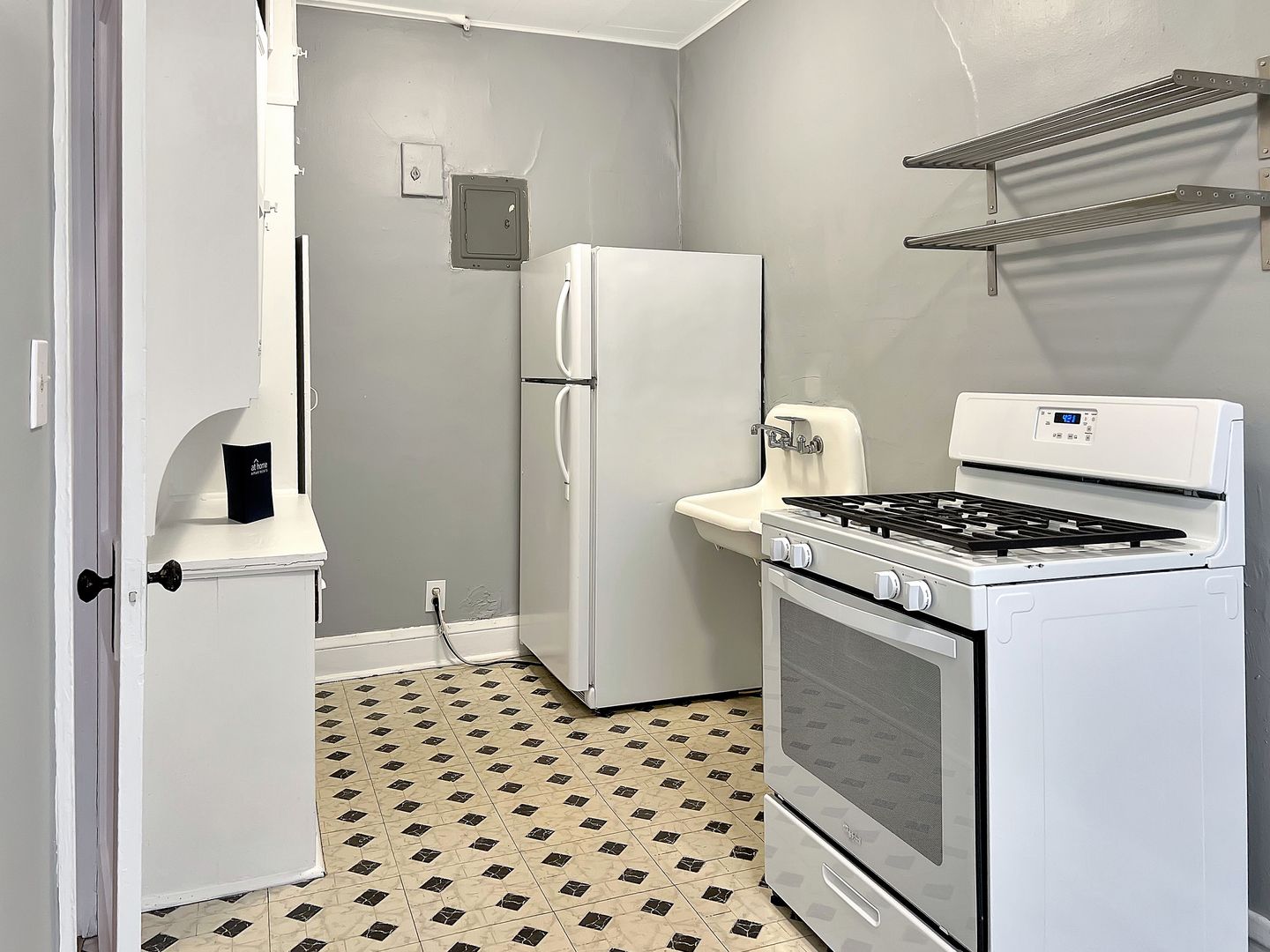 St Paul Apartment: 616 Lincoln Ave.