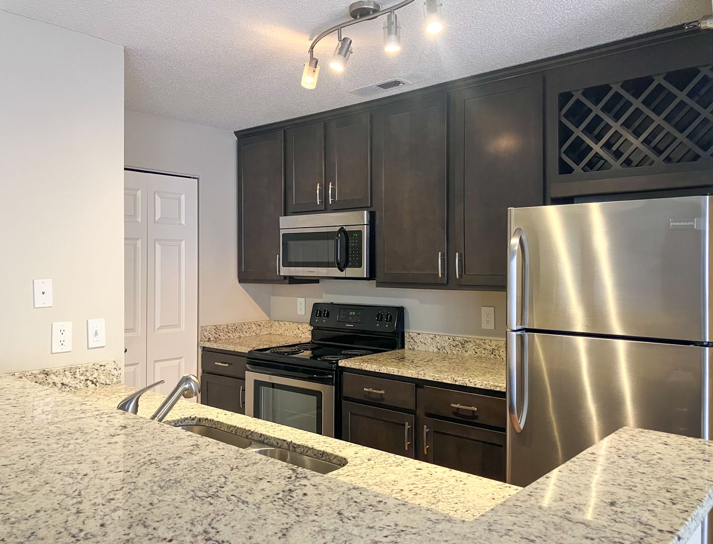 Minnetonka Apartment: 6100 Chasewood Pkwy