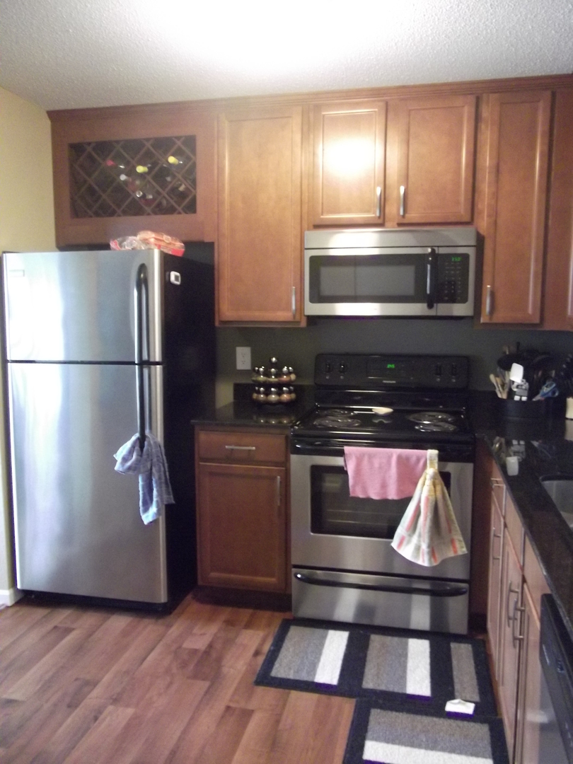 Plymouth Apartment: 3900 Plymouth Blvd