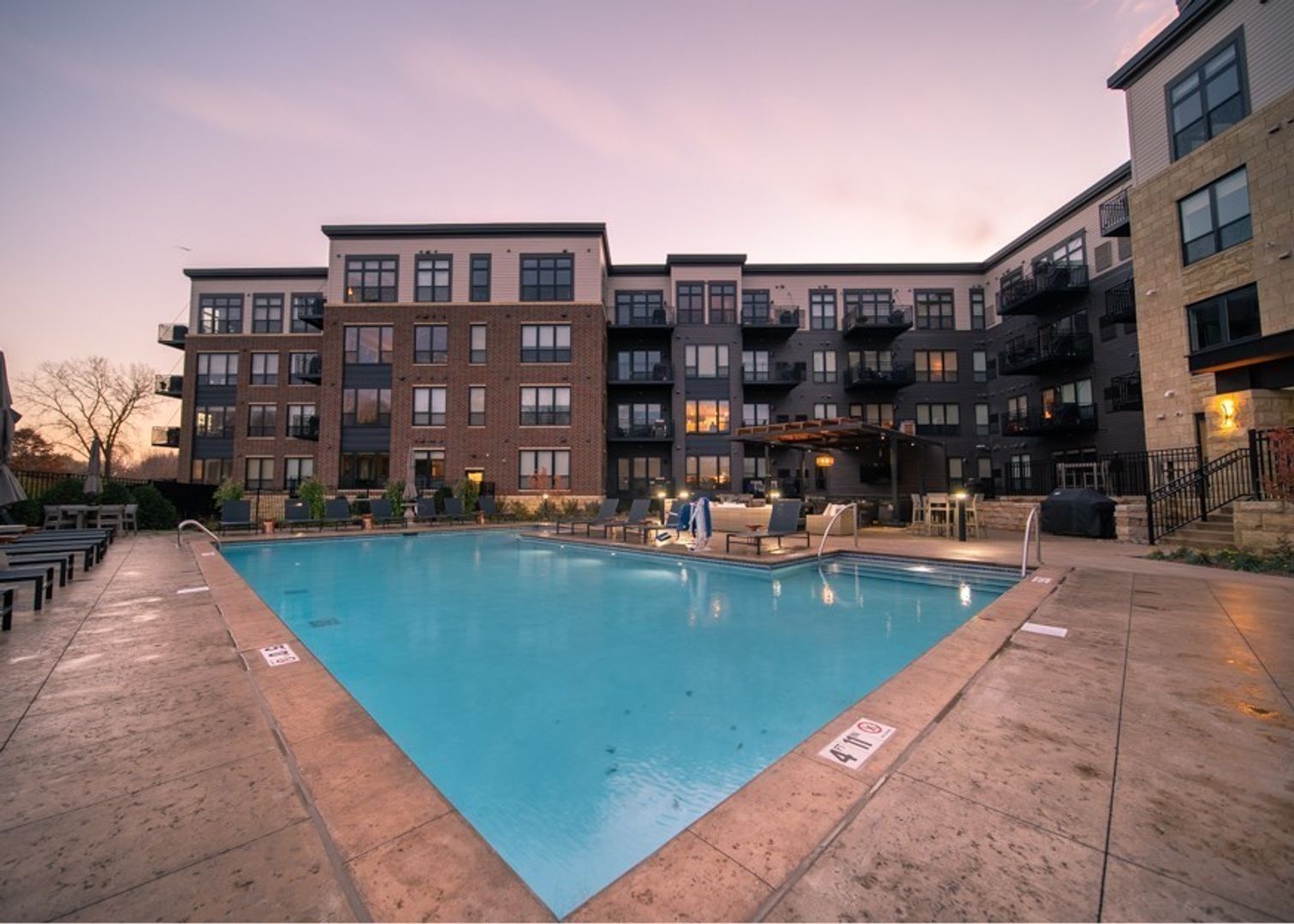 Pool at 96-01 The Reserve at Mendota Village (2 of 5)