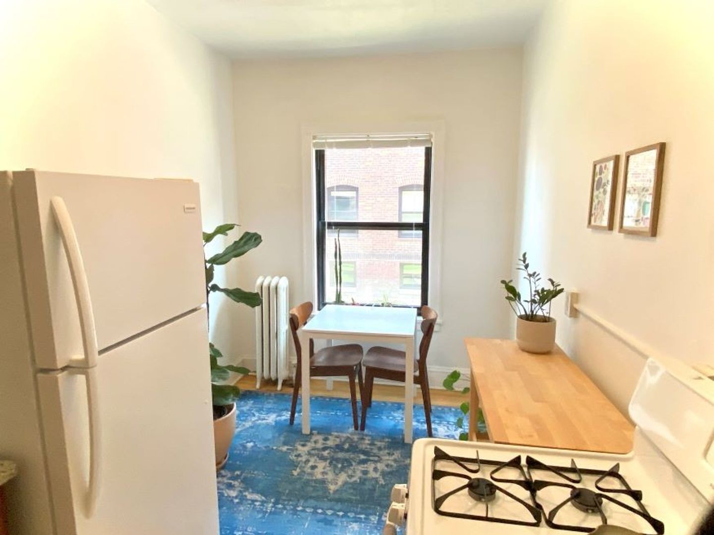 St Paul Apartment: 136 Western N