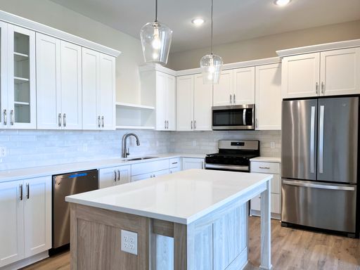 Beautifully Finished One Bedroom with a Balcony - The Retreat #314 | *ONE-MONTH FREE* – photo 1
